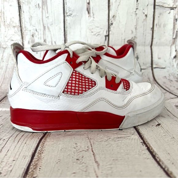 JORDAN 4 Retro “Alternate 89” Youth, Red and White Basketball Shoes (Size 1Y) - Picture 1 of 11